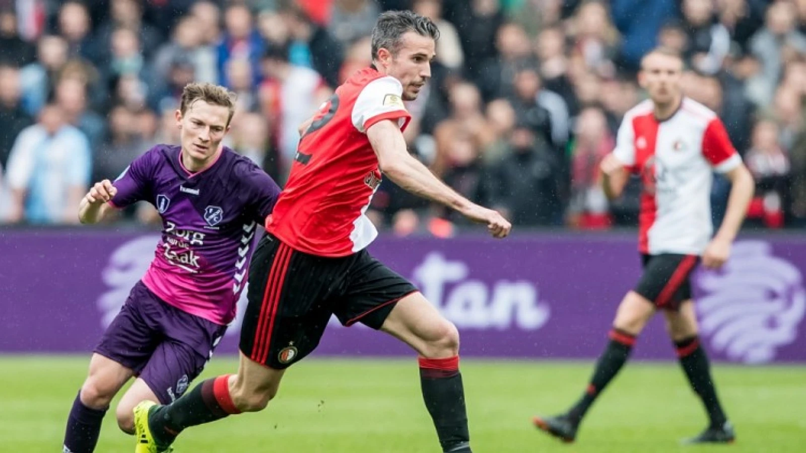 Van Persie over toekomst bij Feyenoord: 'We gaan relaxed kijken wat Feyenoord en ik willen'
