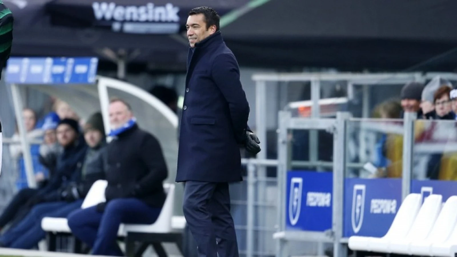 OPSTELLING | Van Bronckhorst stelt veel reservespelers op tegen Willem II