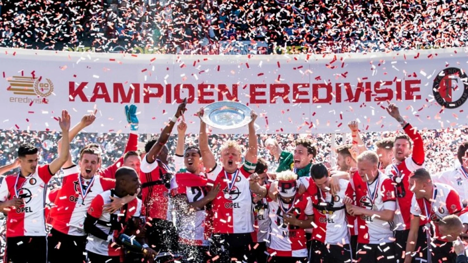 Carel van Hees vereeuwigt kampioenschap Feyenoord in fotoboek 'Uit 1000 kelen'