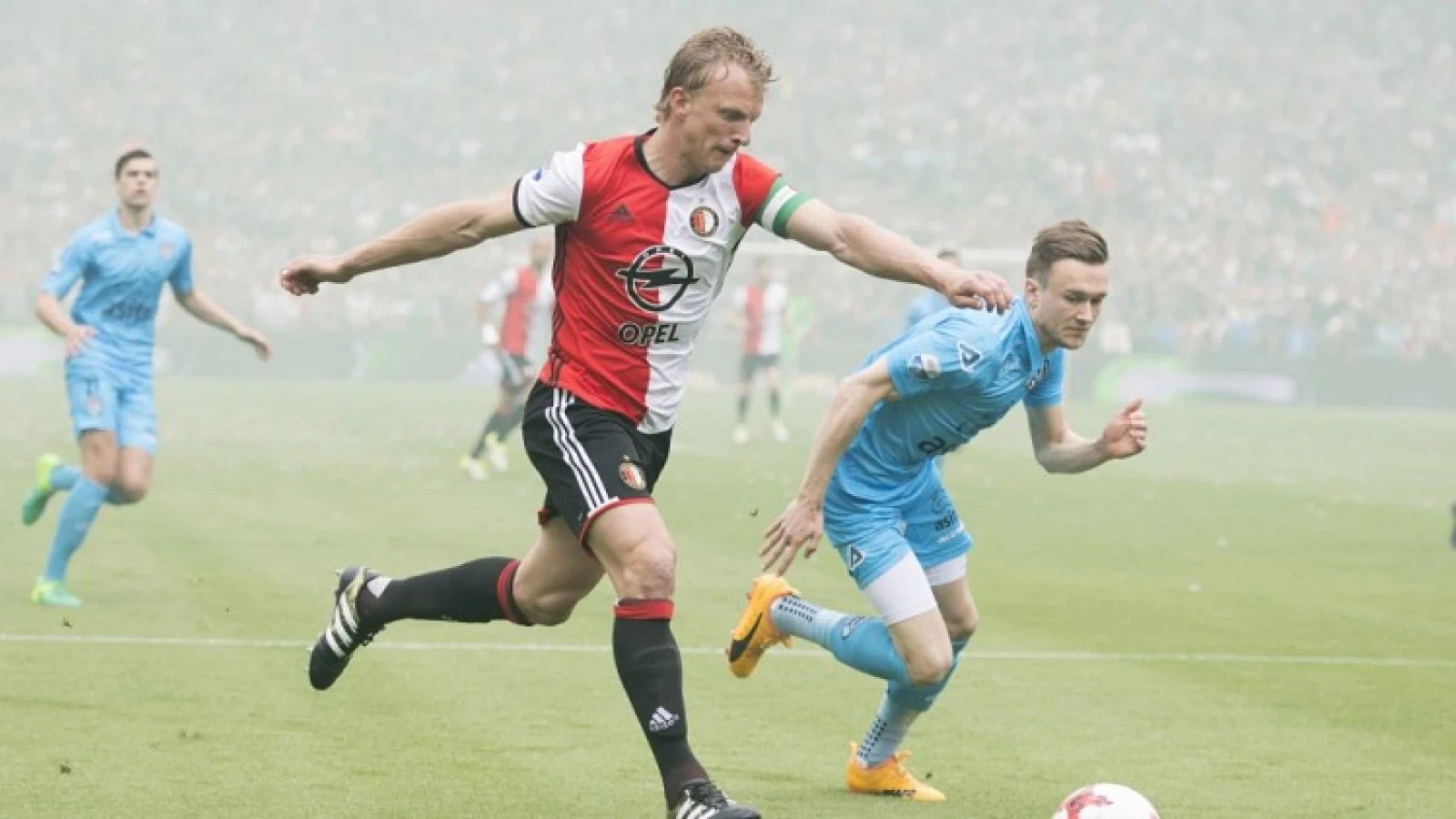 Vandaag een jaar geleden | Kuyt schiet Feyenoord naar de landstitel