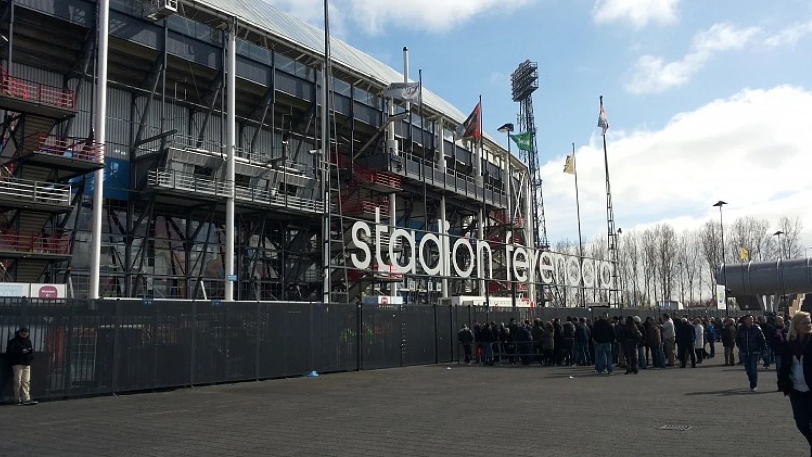 Feyenoord traint met fitte selectie op Varkenoord