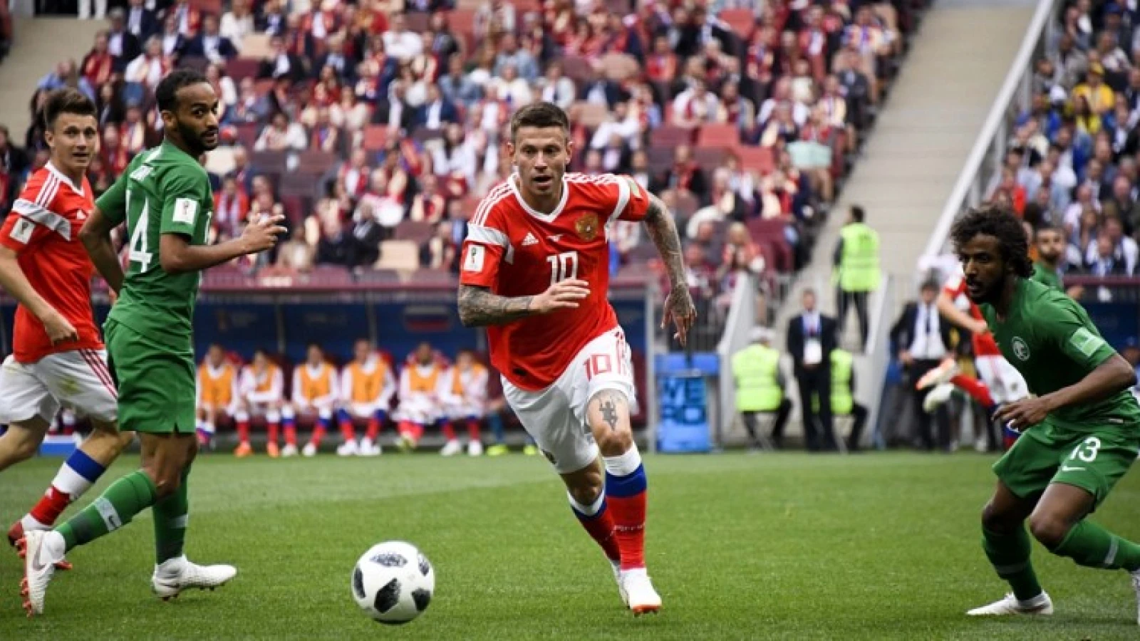 Rusland en Smolov beginnen WK met historische zege