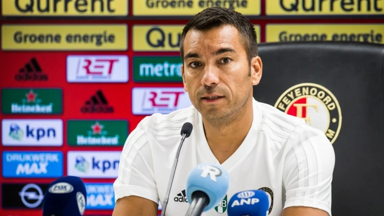 Van Bronckhorst kritisch: 'Dat is iets waar je zeker nog op terug komt'