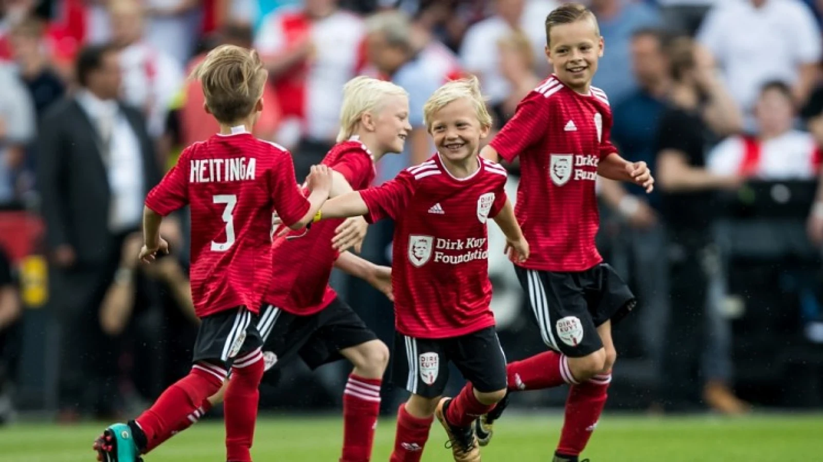 Zoontje Kuyt treedt in voetsporen vader