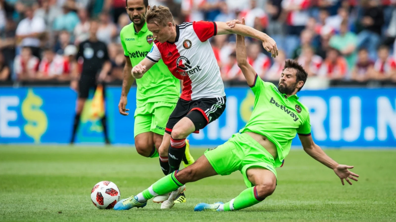 LIVE | Feyenoord - Levante 2-1 | Afgelopen Feyenoord wint verdiend 