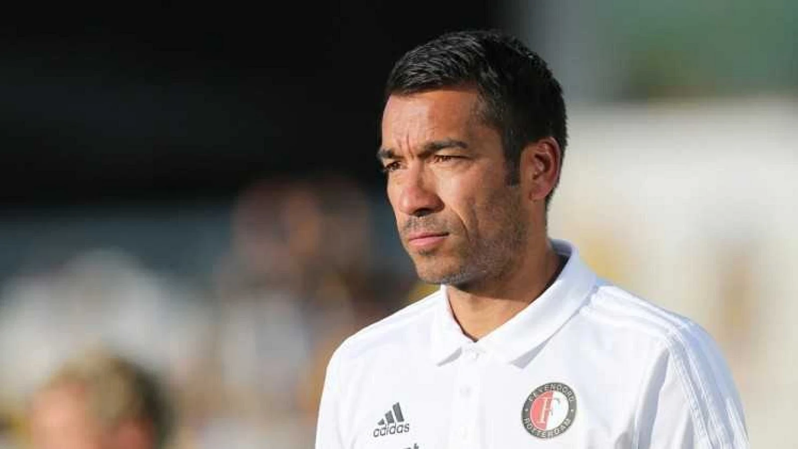 Van Bronckhorst hoopvol over Feyenoorder: 'Het komt nog goed met hem'