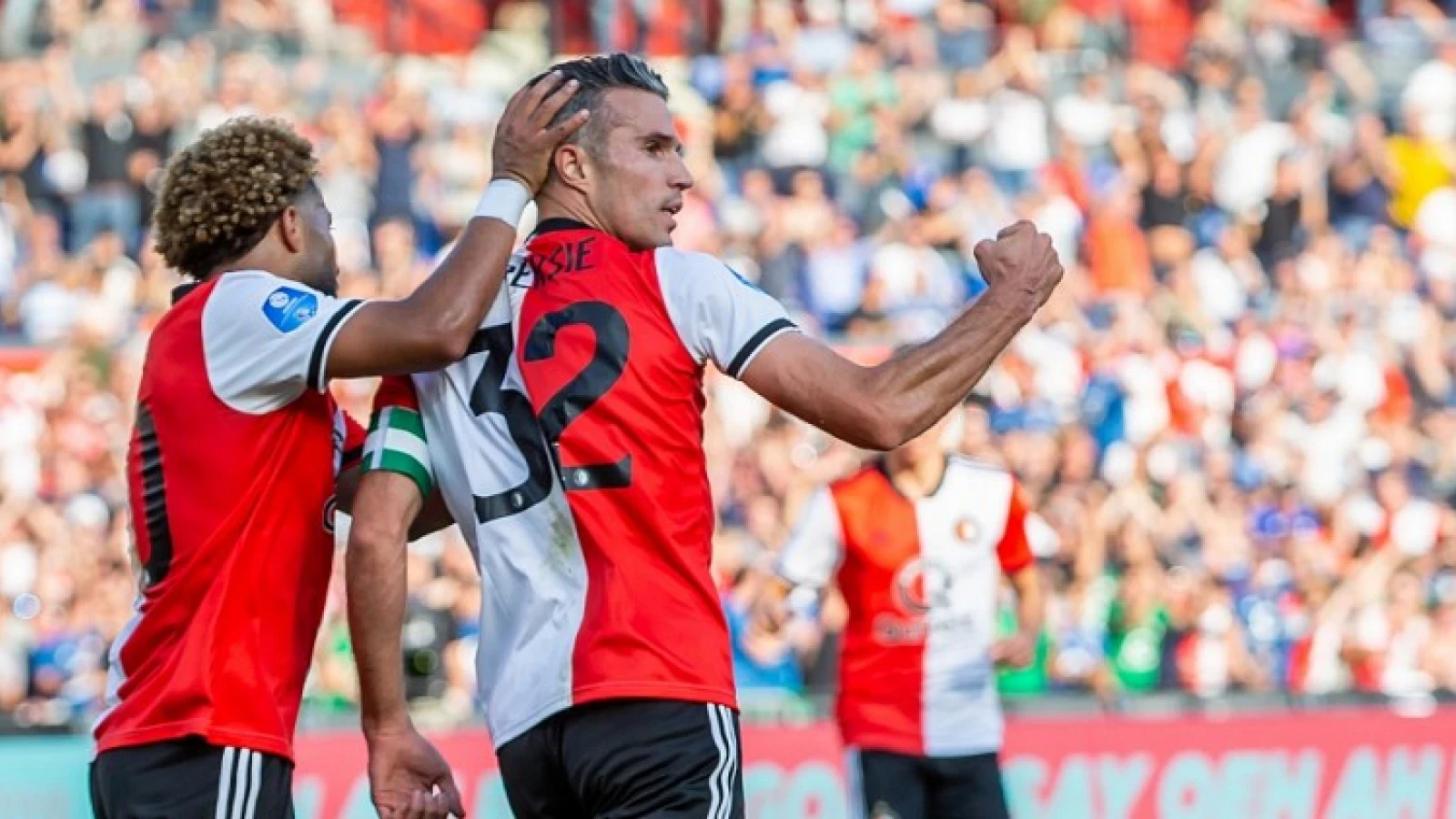 Van Persie grote man bij overwinning Feyenoord op NAC Breda