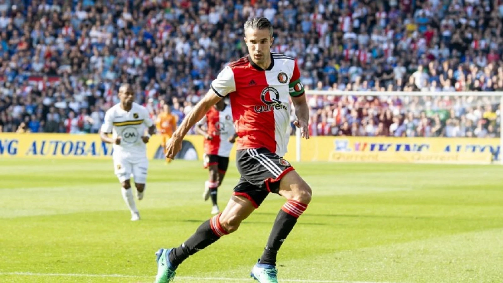 Van Persie: 'Ik lees het wel en ik zie het ook wel'