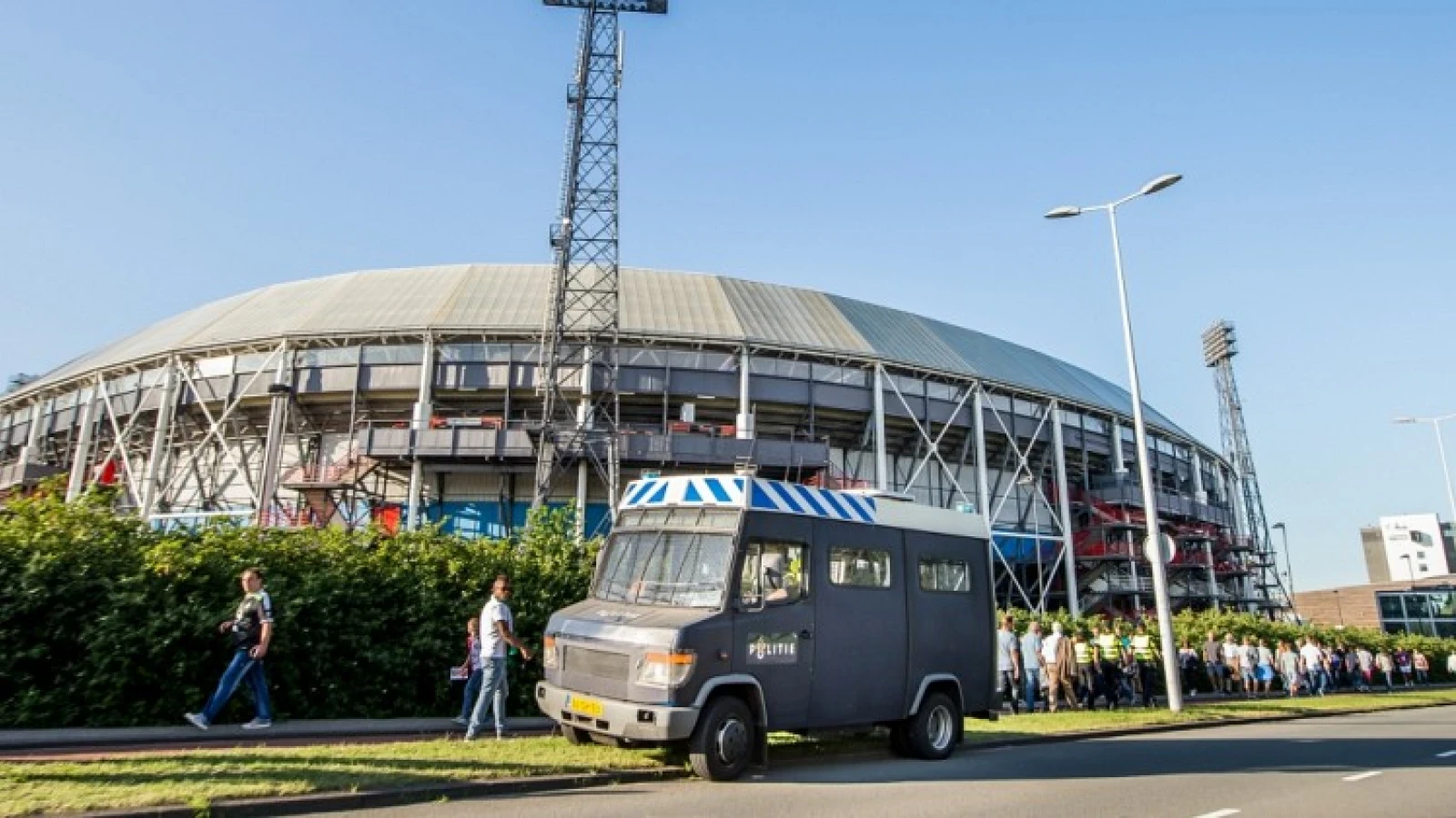 AZ - Feyenoord gaat gewoon door