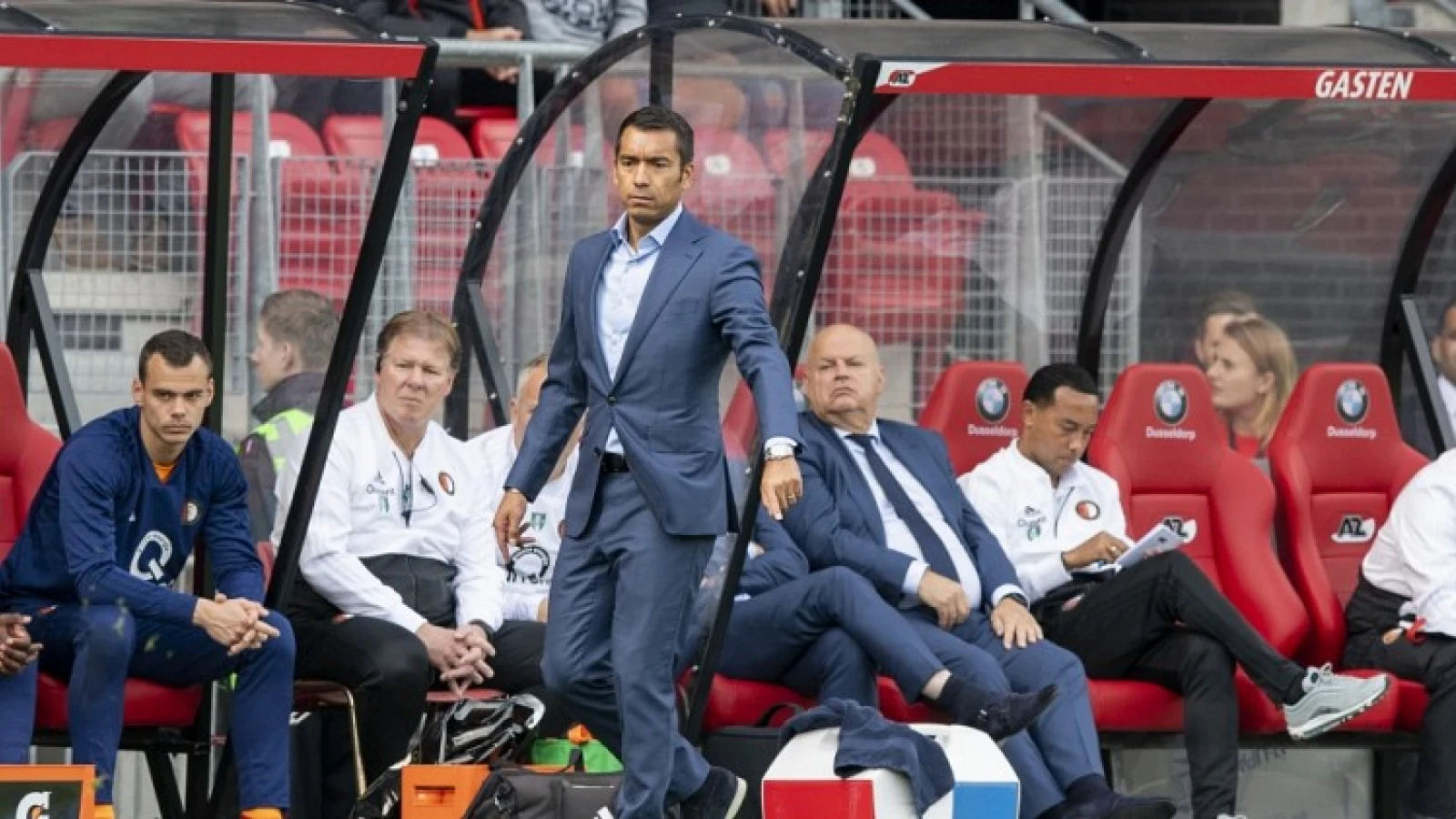 Van Bronckhorst: 'Het was moeizaam vandaag, het lukte niet om de vrije man te vinden'