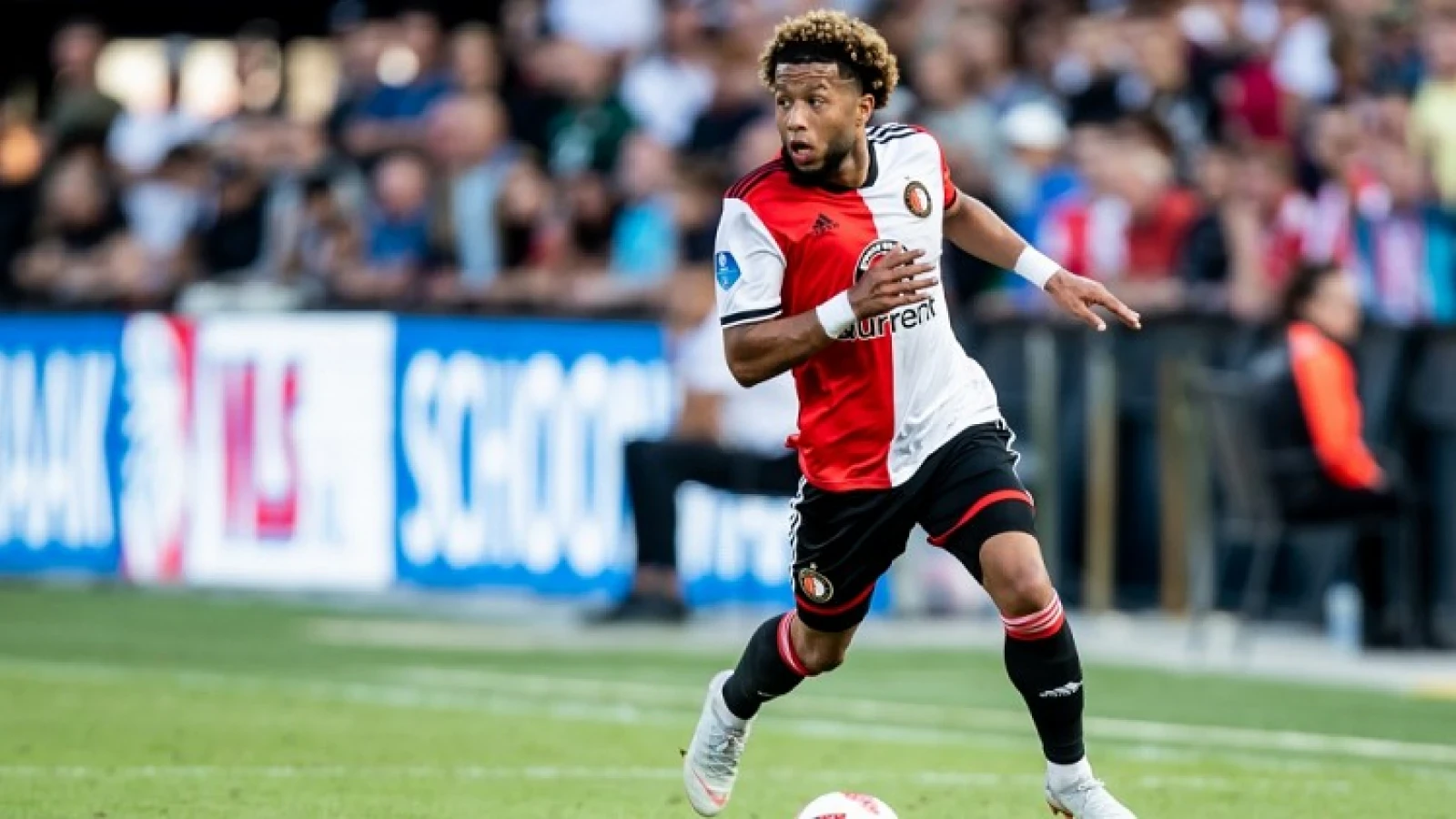 Vilhena: 'Moet ik mijn Feyenoord dan voor de eerste de beste mogelijkheid in het buitenland verruilen'