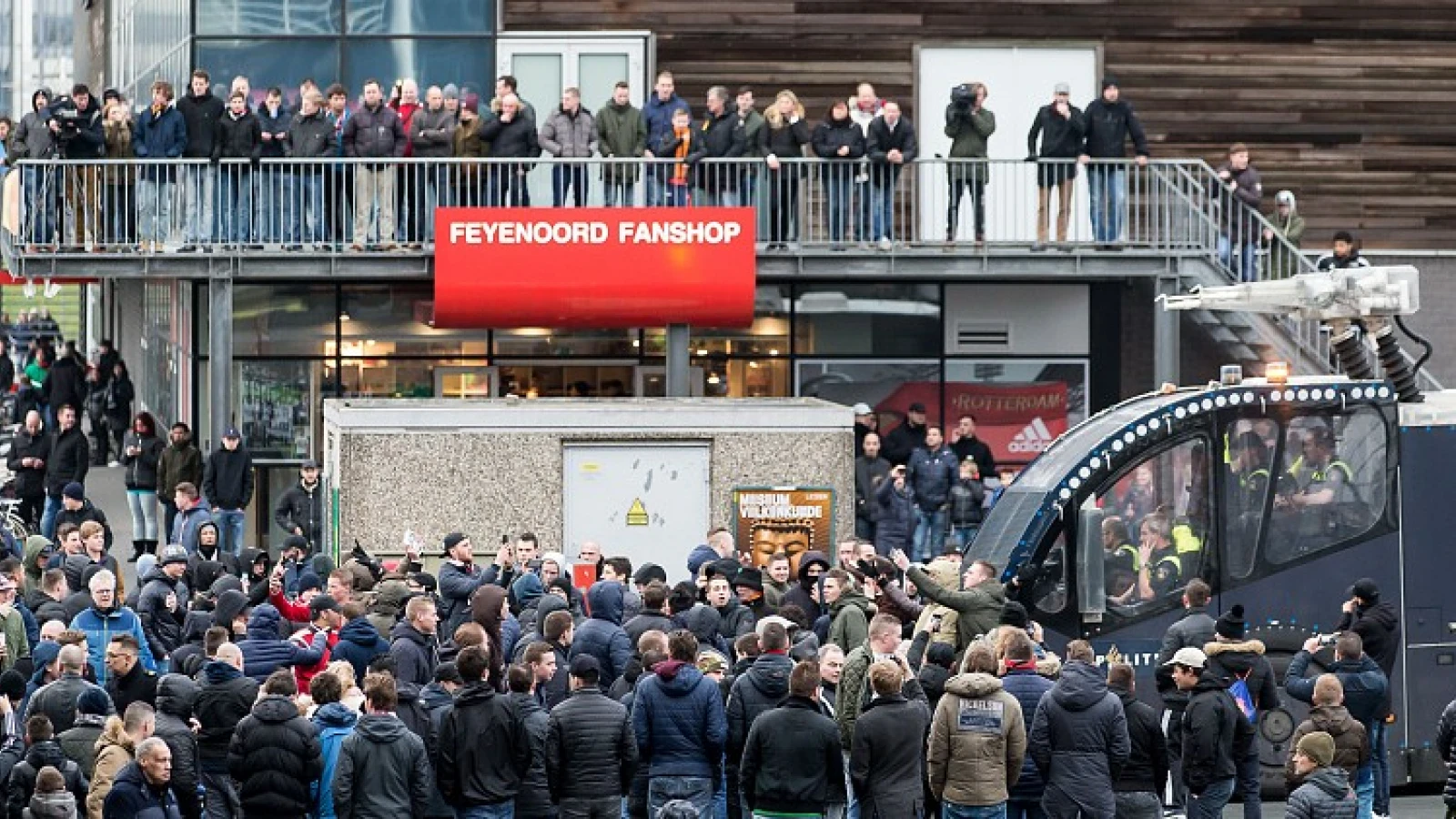 Donderdag debat over massa-arrestatie Feyenoord supporters