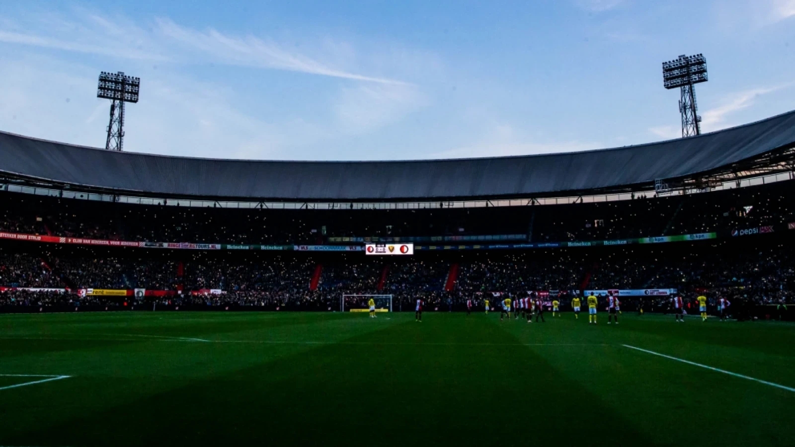 Wedstrijd tussen Feyenoord en VVV Venlo afgelast vanwege defecte lichtmasten
