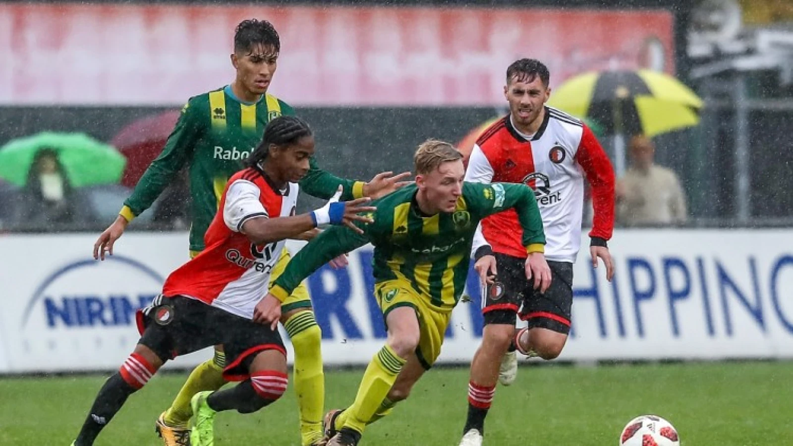 'Feyenoord heeft bewust nog geen straf gecommuniceerd na incident tussen Summerville en Knoester'