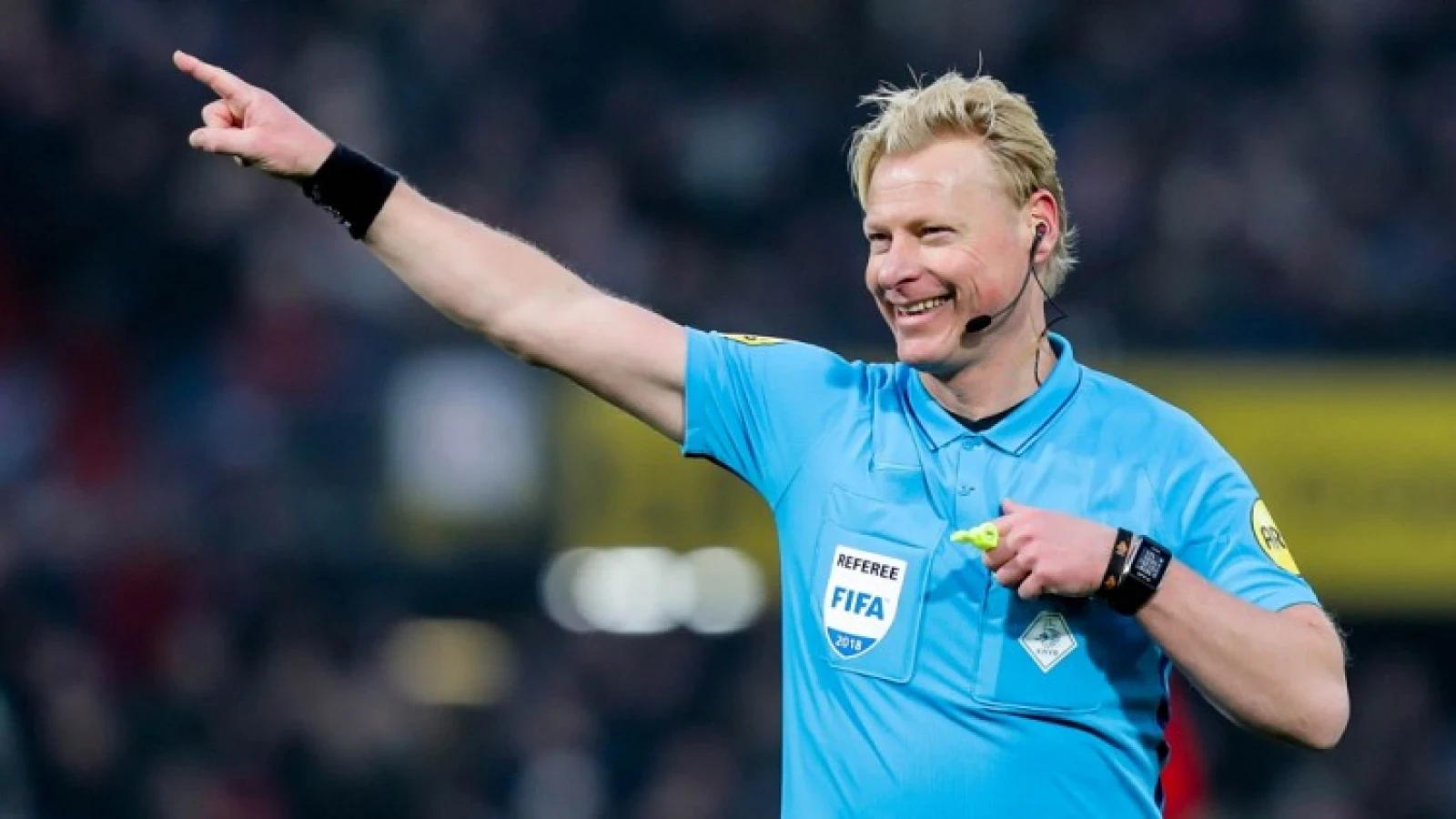 Kevin Blom scheidsrechter tijdens wedstrijd tussen Feyenoord en ADO Den Haag