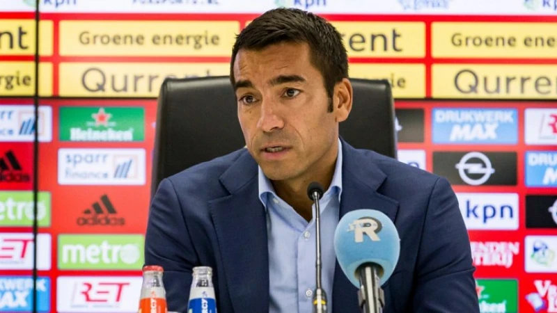 Van Bronckhorst over geruchten: 'Dat wil niet zeggen dat er iets duisters is'