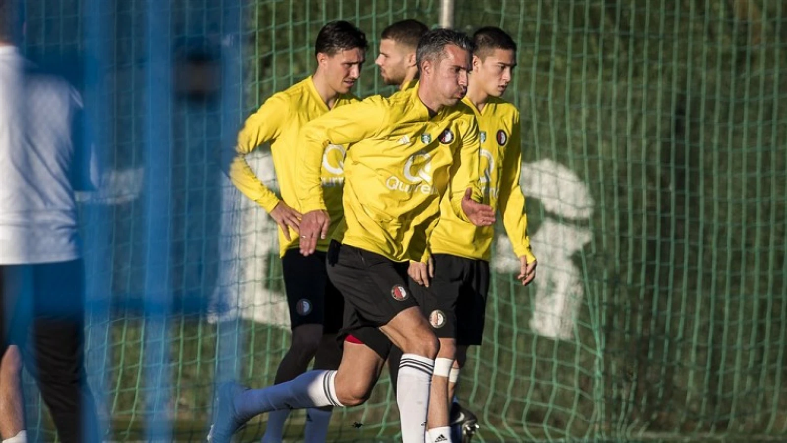 Van Persie heeft eerste optie na spelers carrière al binnen