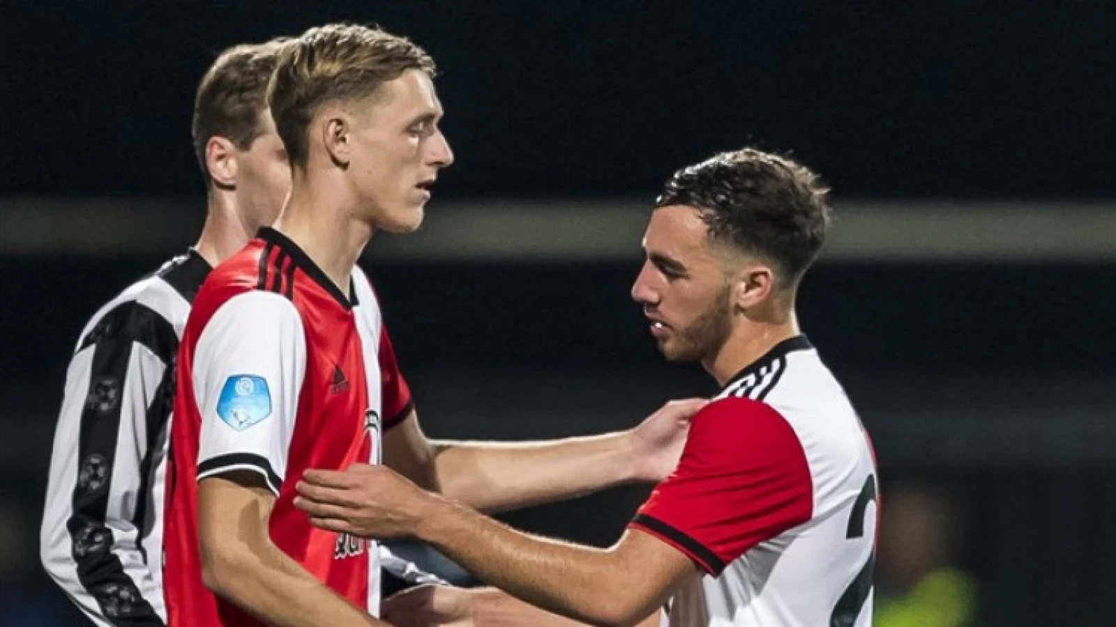 VIDEO | Feyenoordtalenten laten zich zien in voetbalgevecht