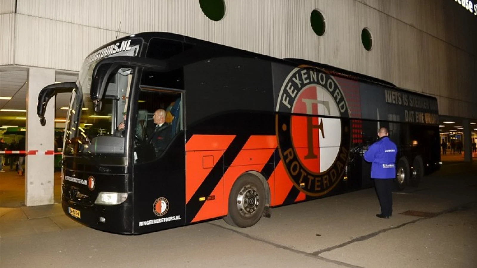 VIDEO | Feyenoord deelt sneakpreview van nieuwe spelersbus