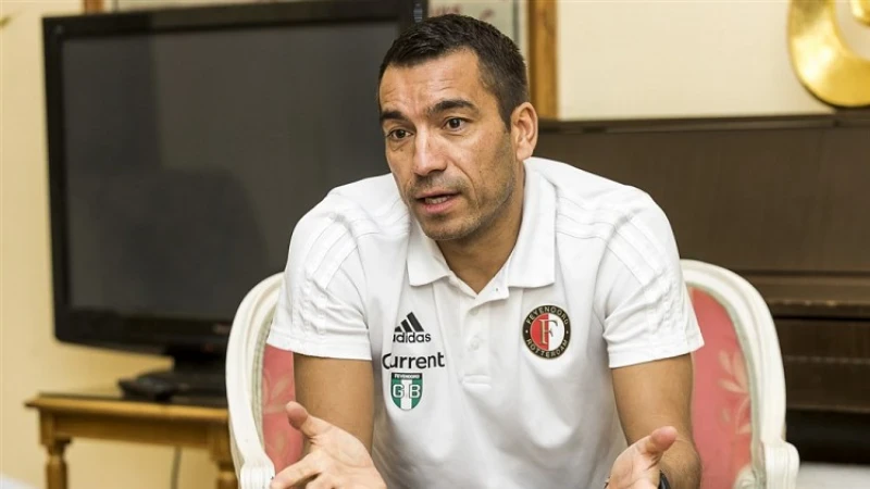 Van Bronckhorst verwacht geen uitgaande transfers meer