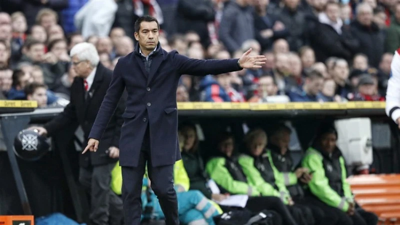 Van Bronckhorst stopt aan het einde van het seizoen bij Feyenoord