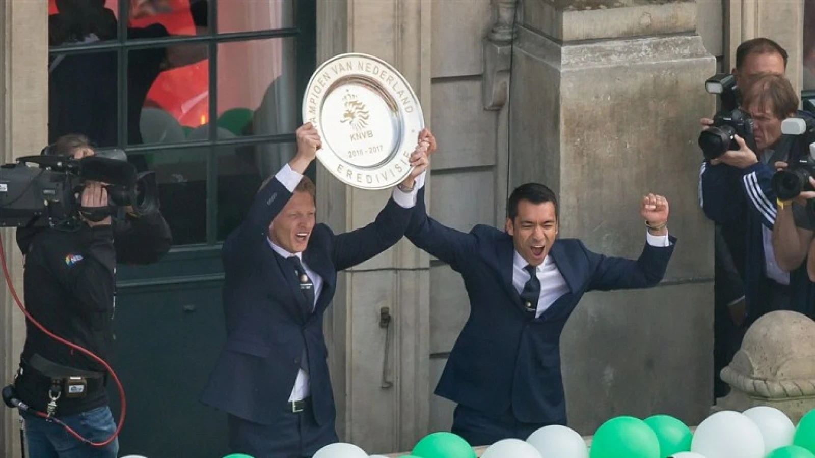 OVERZICHT | Dit zijn de prijzen die Van Bronckhorst als trainer bij Feyenoord won