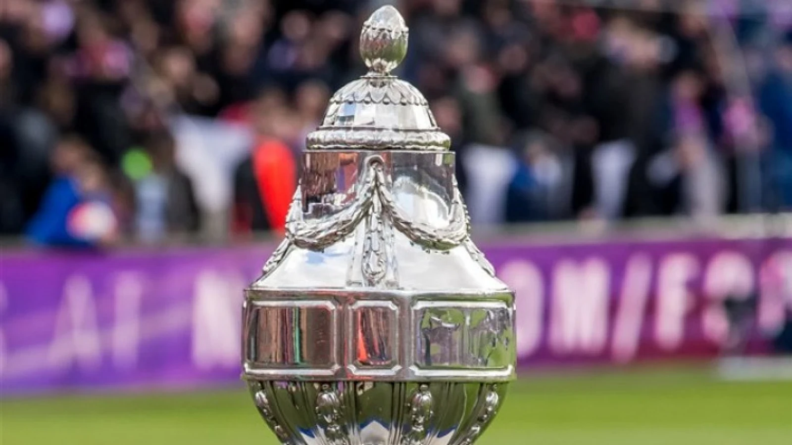 Feyenoord loot Ajax in halve finale van KNVB Beker