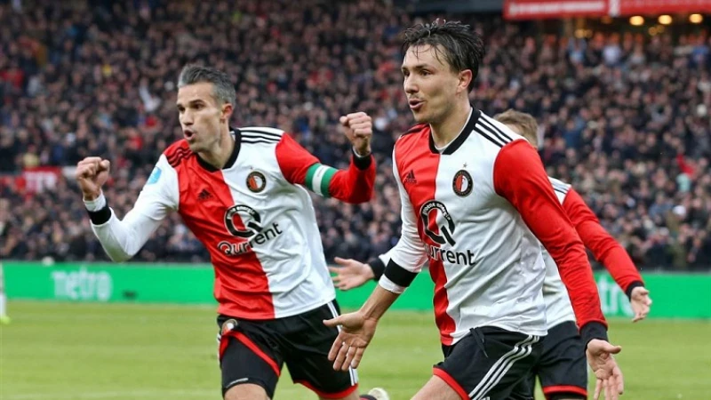 UPDATE | FOTO | Feyenoorder showt trots Team of the Week kaart FIFA 19