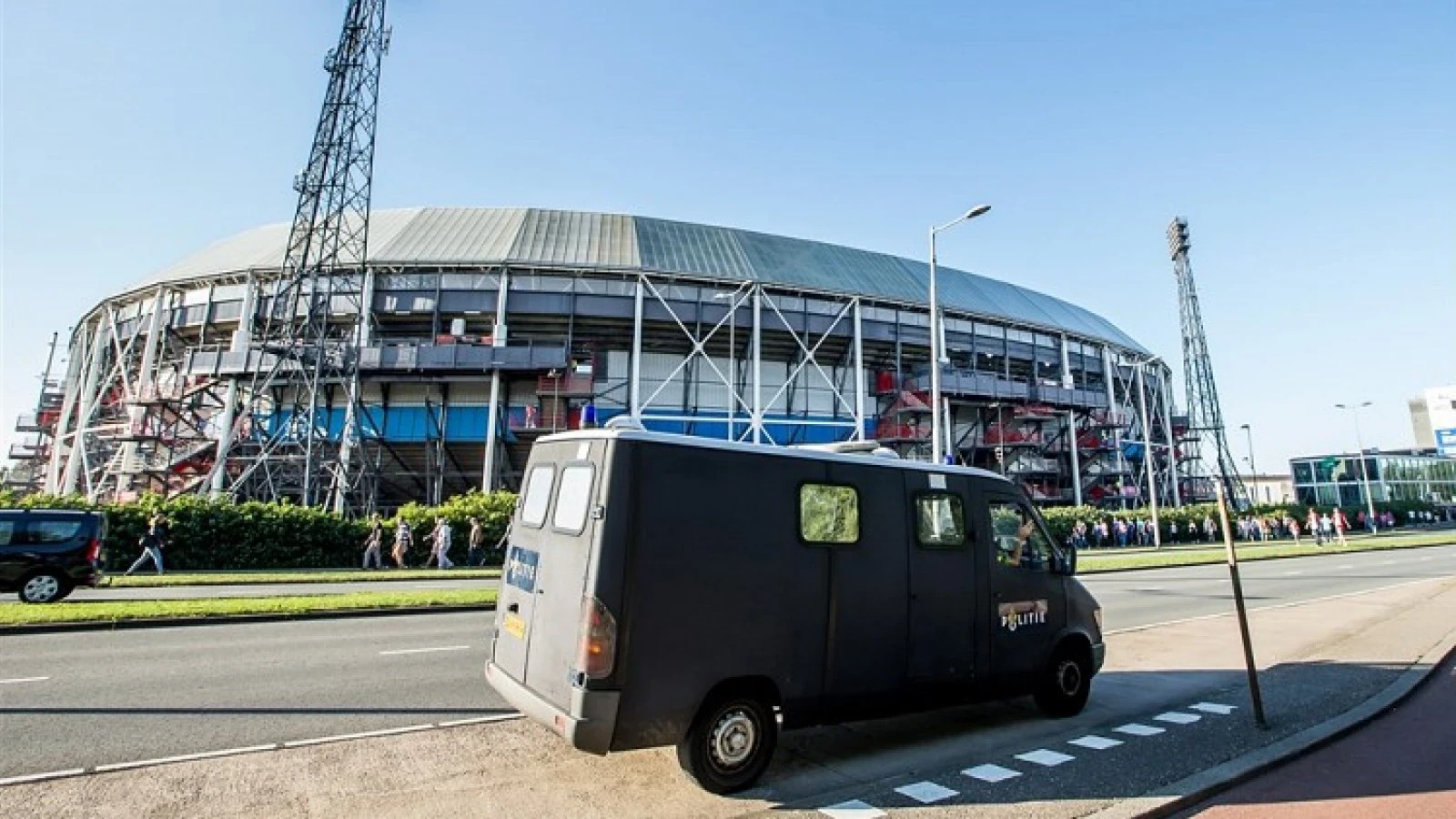 Taakstraf voor politieman die Feyenoordsupporter aanreed