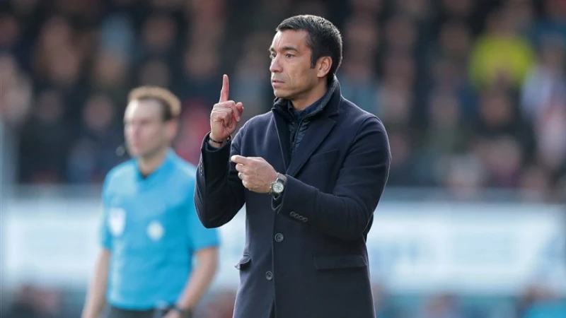 Van Bronckhorst komt met goed en slecht nieuws over blessuregevallen