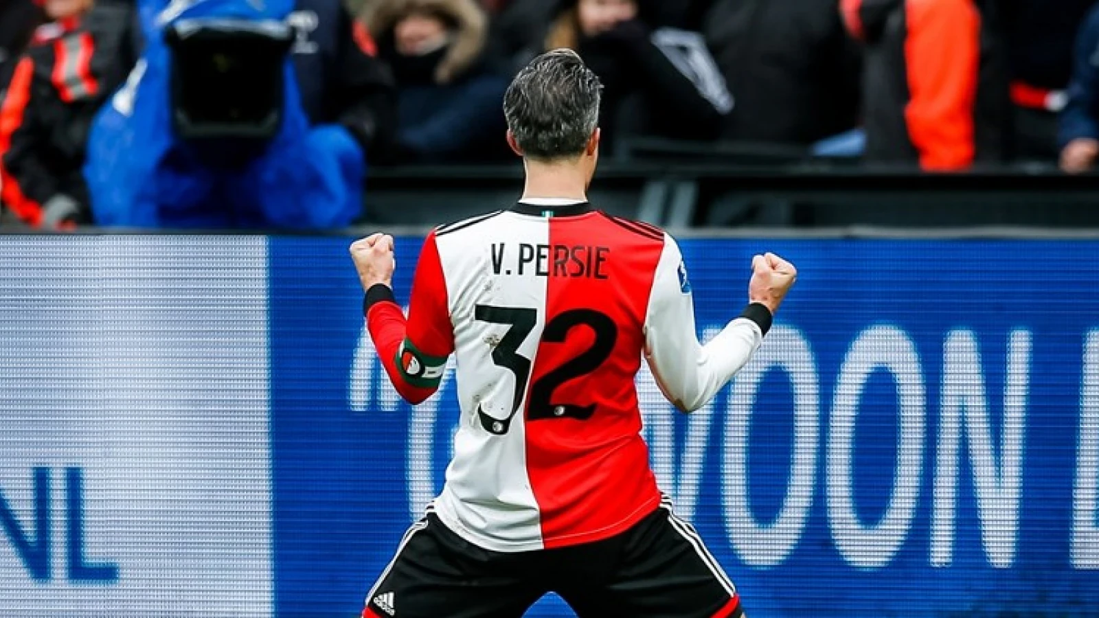 Van Persie: 'Ik gun Van Bommel de titel, voor ons wordt het lastig'