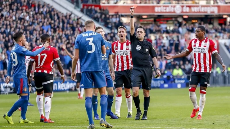 Derksen keihard: 'Wat doet deze jongen in het eerste van Feyenoord?'