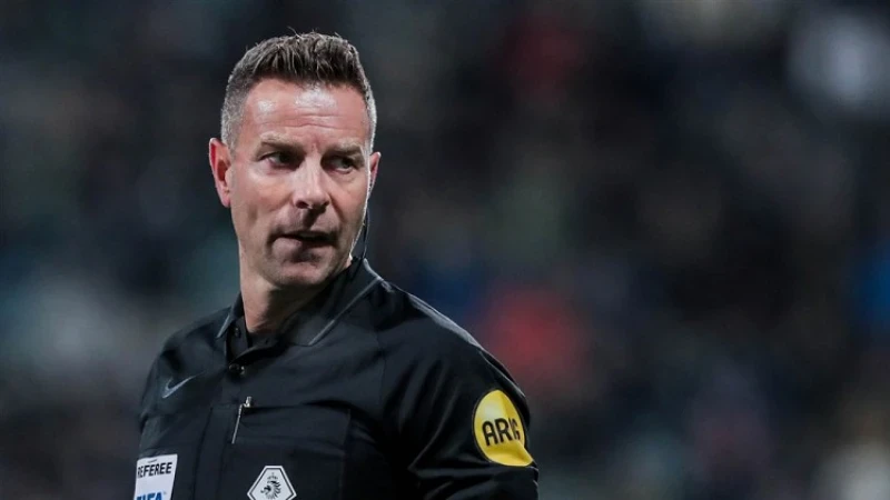 Pol van Boekel scheidsrechter tijdens Feyenoord - FC Emmen