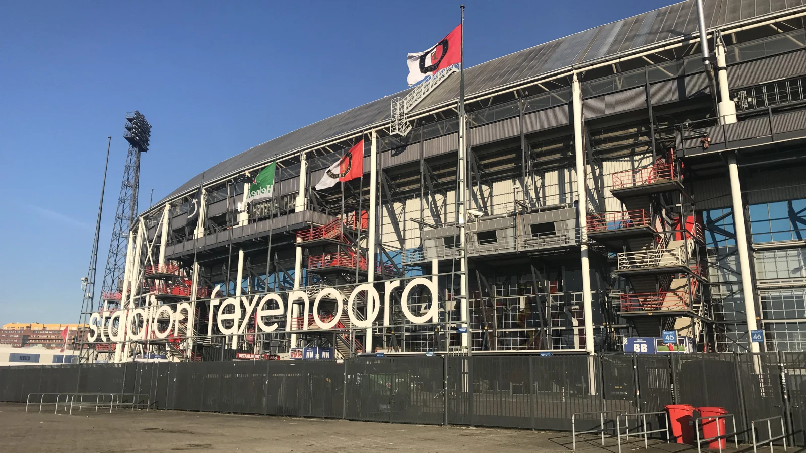 'Feyenoord ontvangt flink bedrag van nieuwe hoofdsponsor Droomparken'