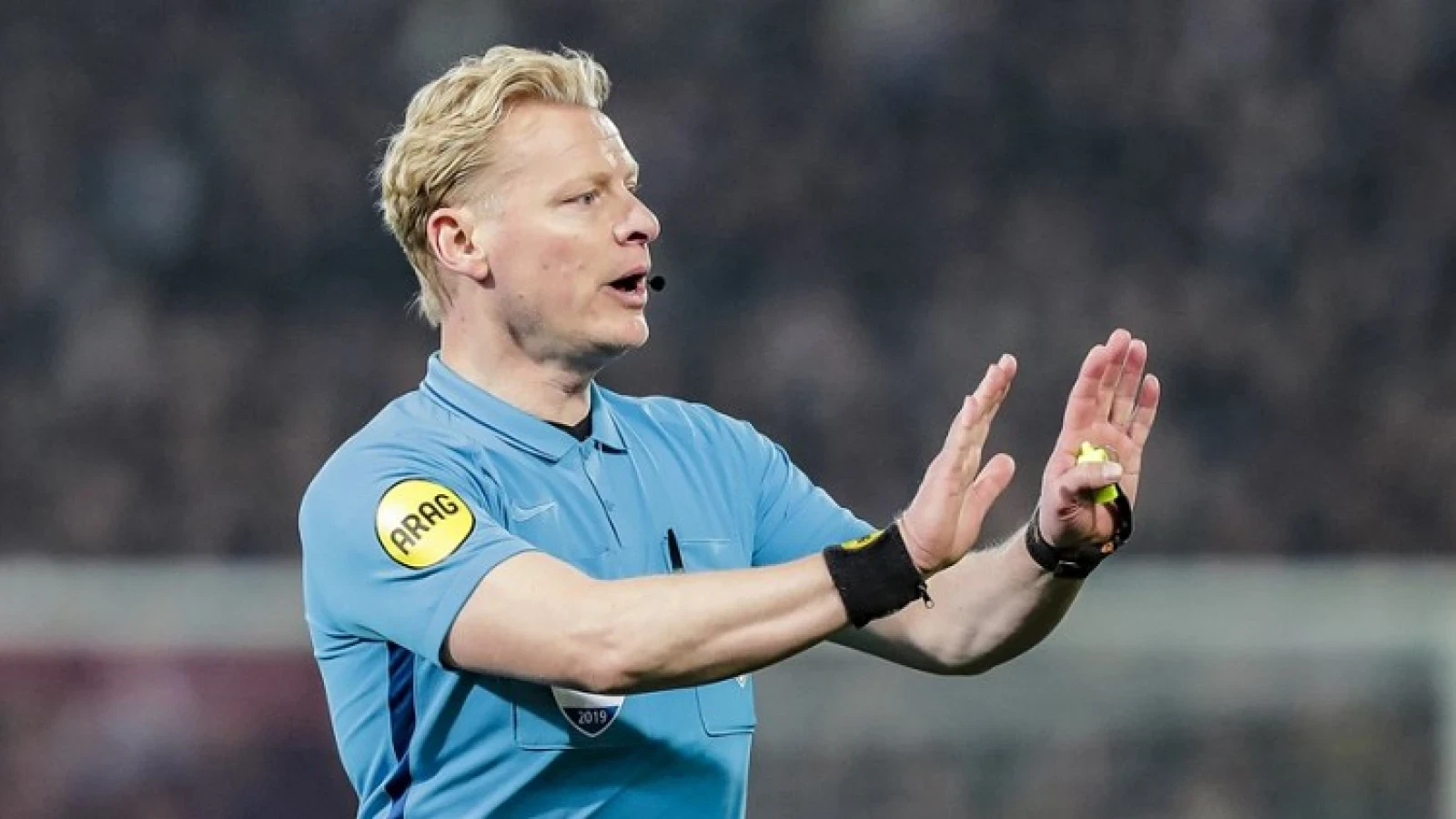 'Eerlijk is eerlijk: die overtreding van Van de Beek is vijf van de tien keer rood'