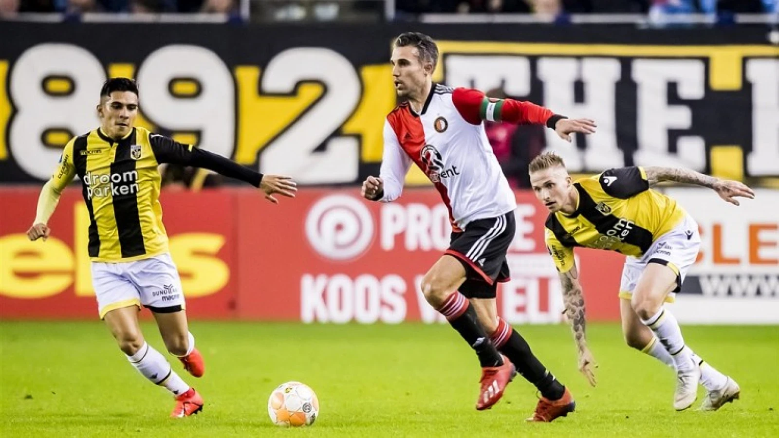 Van Persie: 'In de eerste helft spelen wij goed, alleen we laten ze terugkomen'