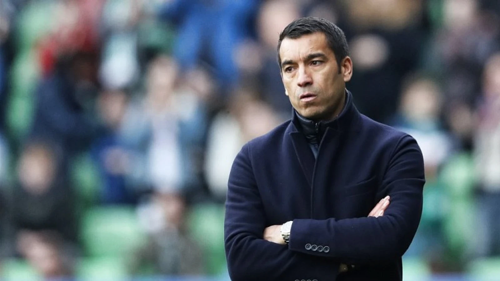 Van Bronckhorst waarschuwt: 'Er lopen meer zaken, het is niet positief voor club'