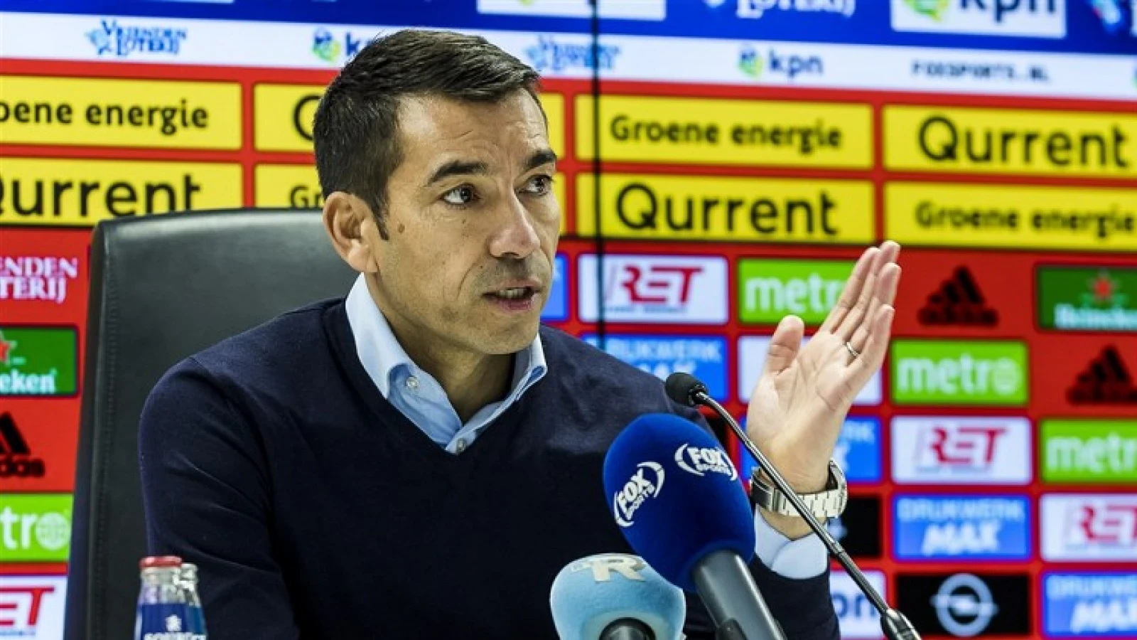 Van Bronckhorst legt vinger op zere plek: 'Dat is het hele seizoen al zo'