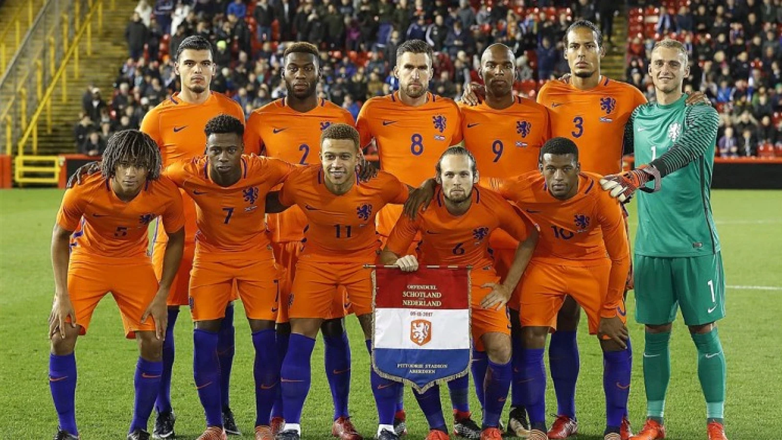 OPSTELLING ORANJE | Feyenoorders op de bank, Wijnaldum en De Roon basis