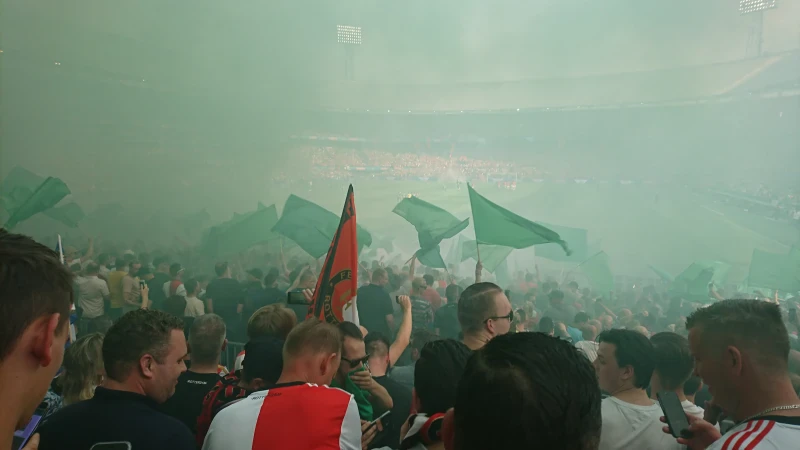 Tuchtcommissie adviseert Feyenoord: 'Verbied sfeeracties met grote spandoeken en vlaggen'