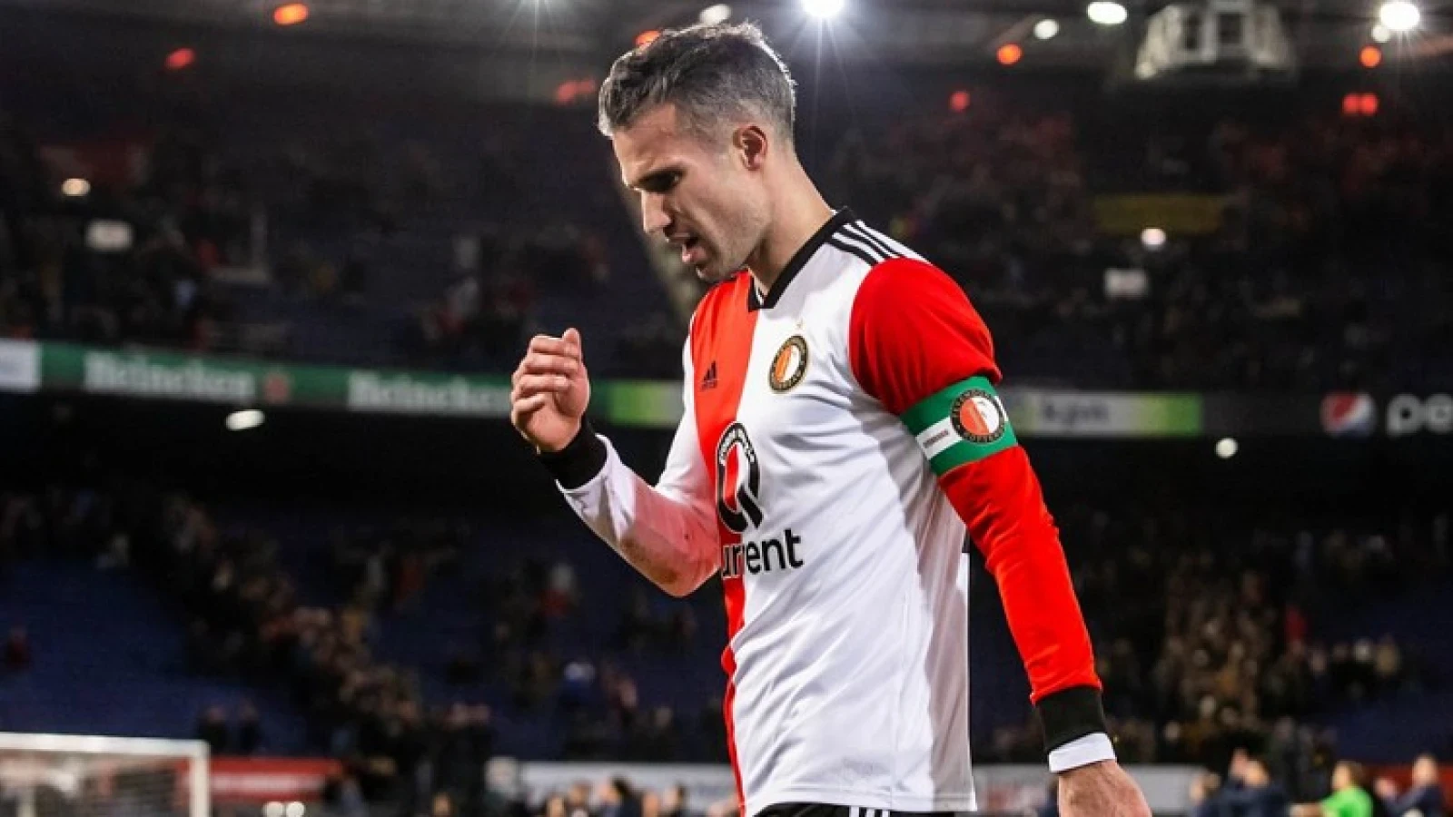 Van Persie ook volgend seizoen bij Feyenoord? 'We hebben een gesprek gehad'