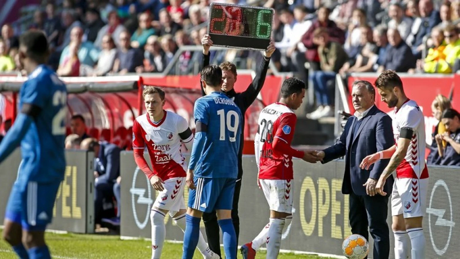 STAND | Feyenoord verliest van FC Utrecht en staat plek drie af aan AZ