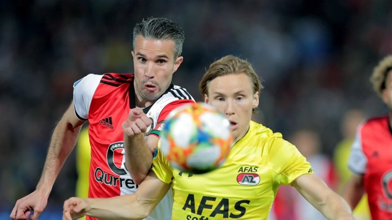 Van Persie gaat niet weg bij Feyenoord: 'Kijken wat er op mij afkomt'