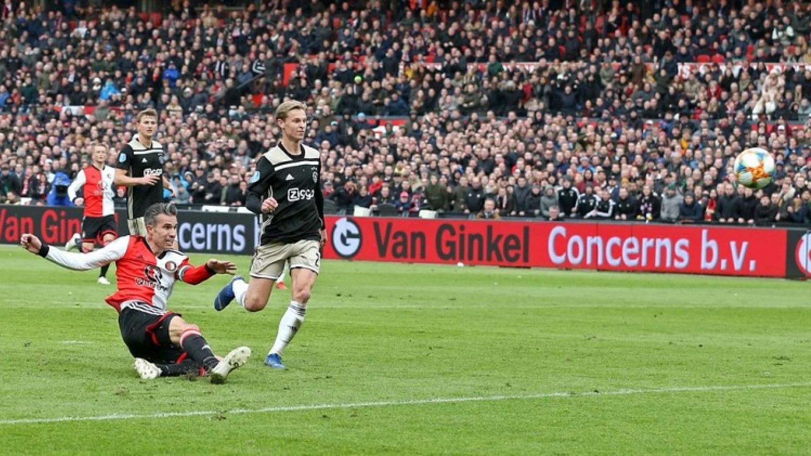 Van Persie wijst Tottenham op zwakke plekken Ajax
