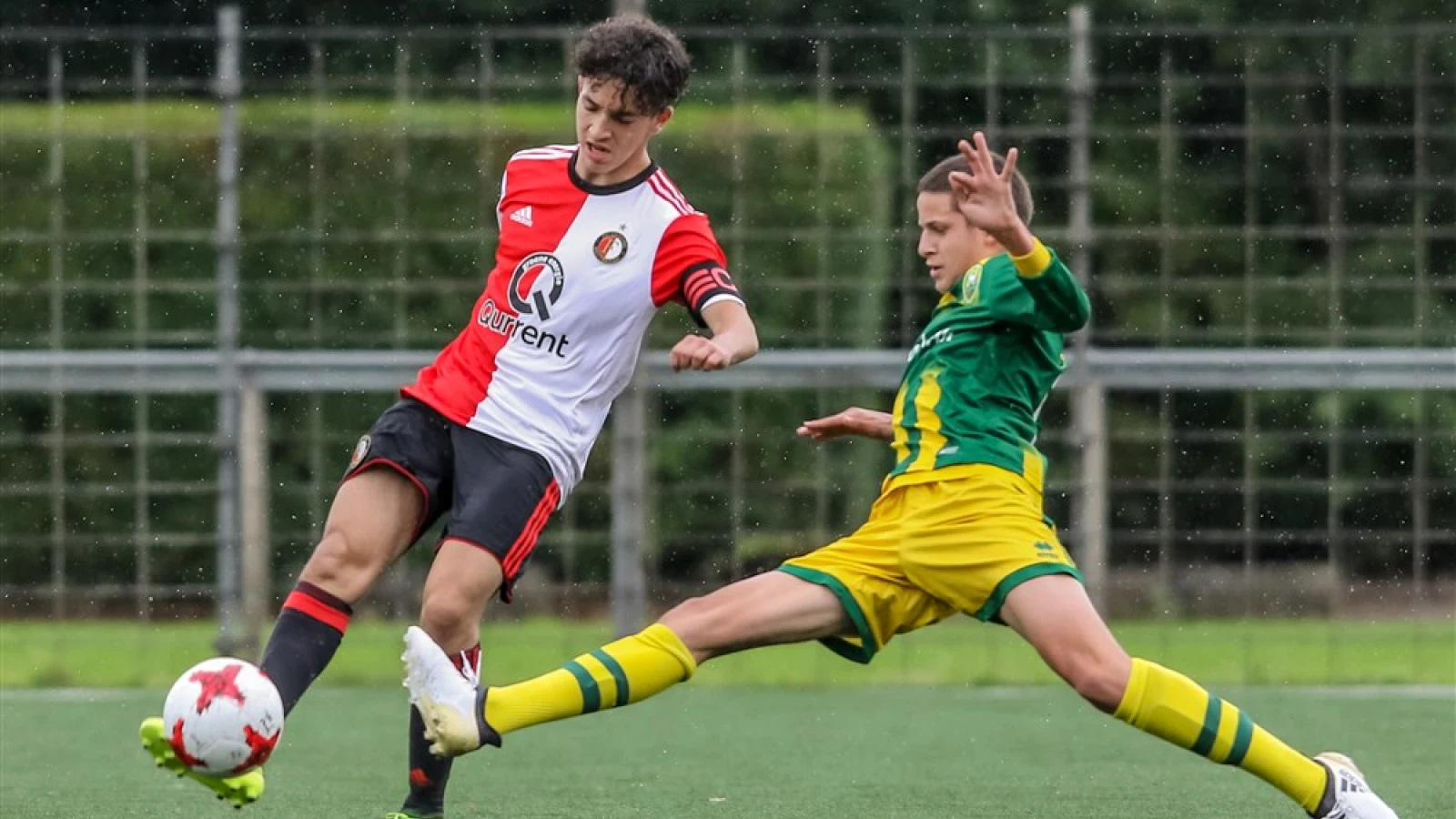 Jong Feyenoord scoort in slotfase twee doelpunten en speelt gelijk tegen Jong PEC Zwolle