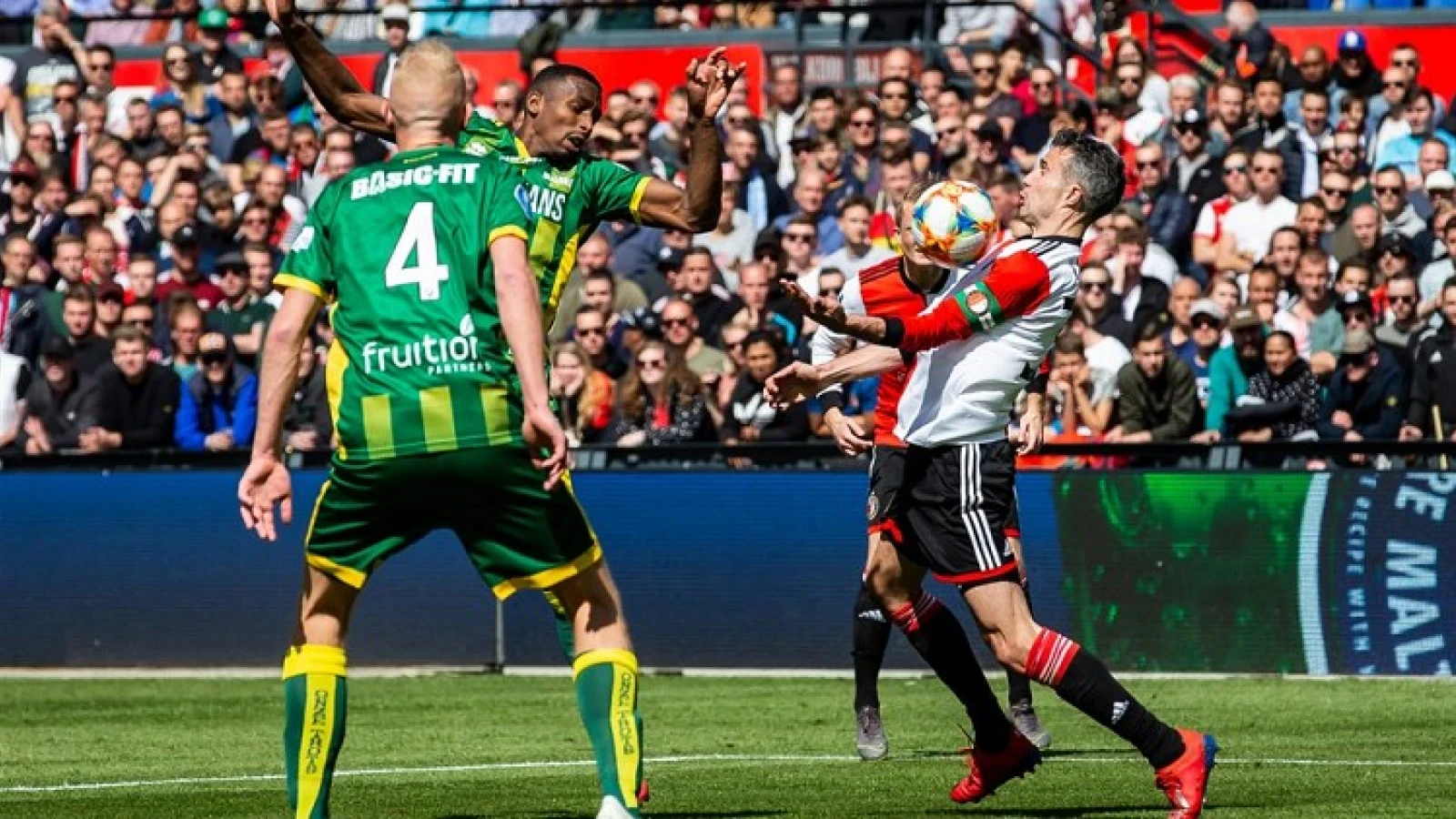 Feyenoord verliest in afscheidswedstrijd Van Persie van ADO Den Haag