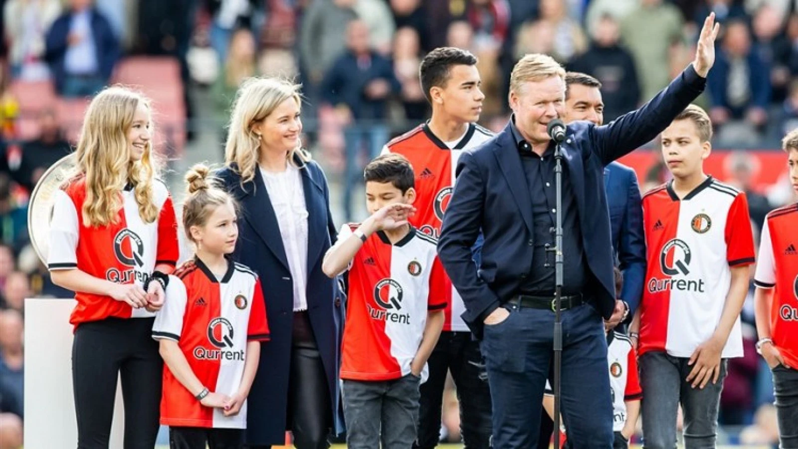 Koeman prijst Van Persie: Uithangbord voor het Nederlands voetbal'