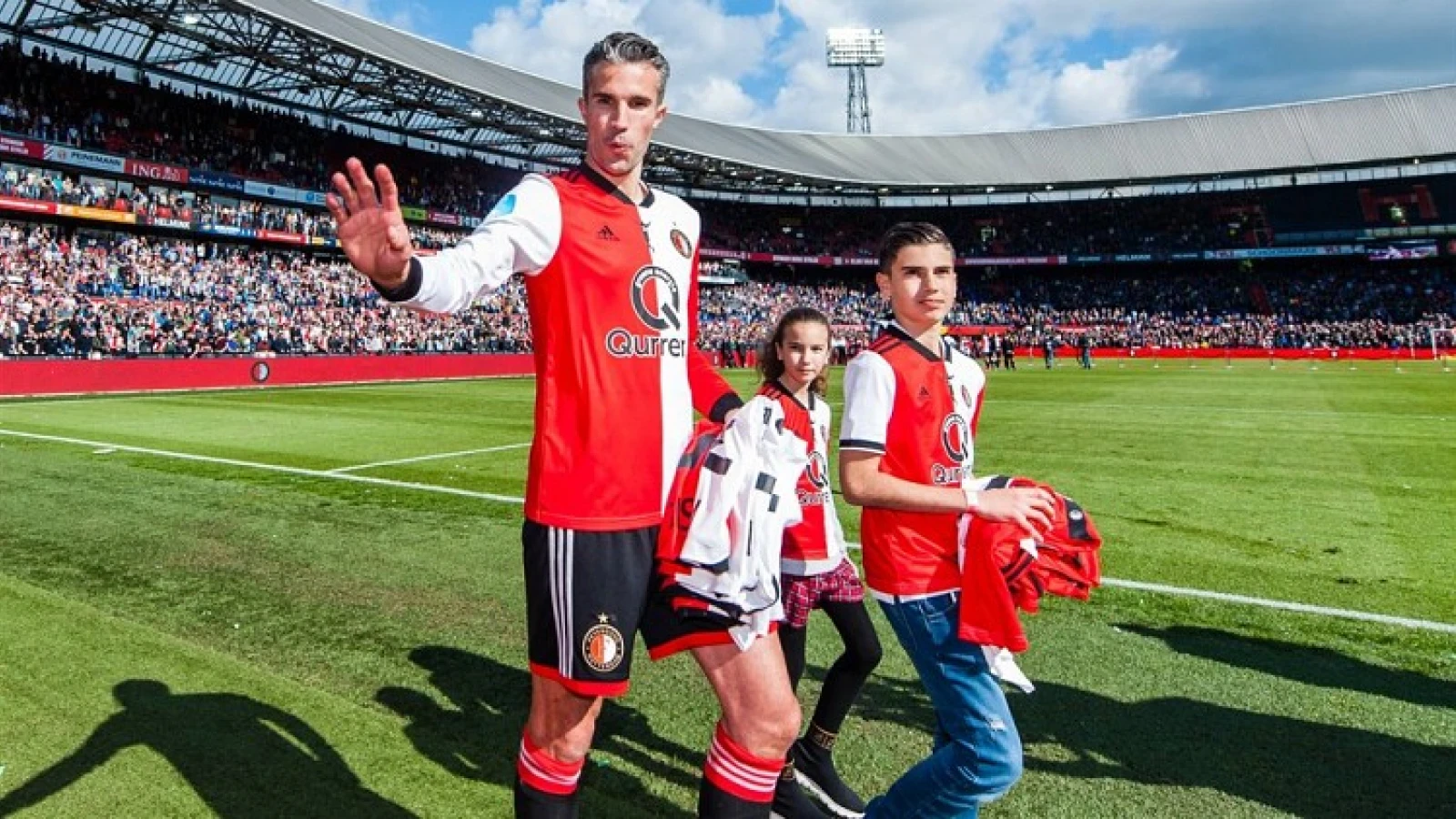 Uniek Van Persie shirt vanaf dinsdagmiddag verkrijgbaar