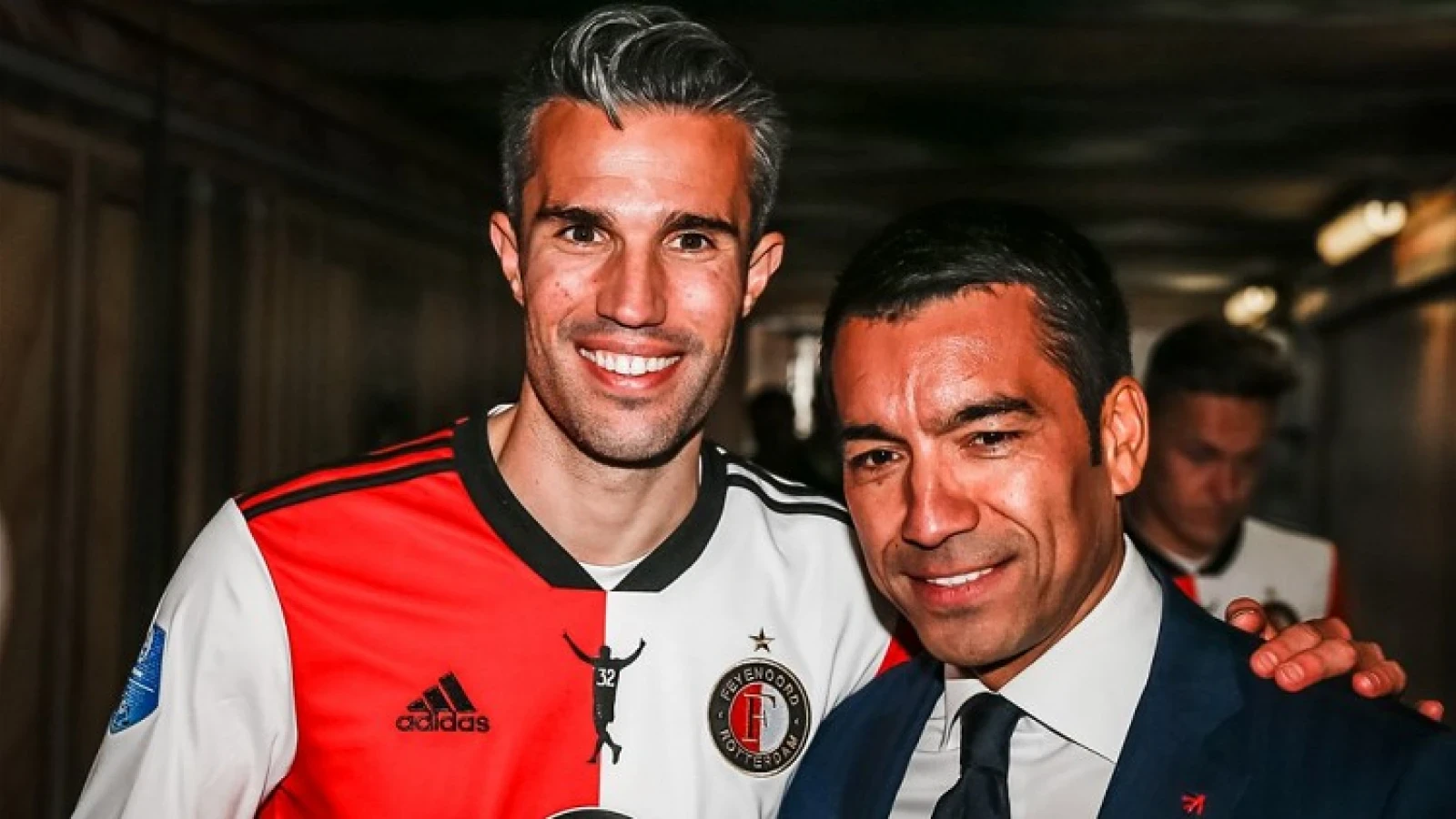 Van Persie fopte Van Hooijdonk bij ruzie om vrije trap: 'Toen had ik hem alsnog, haha'