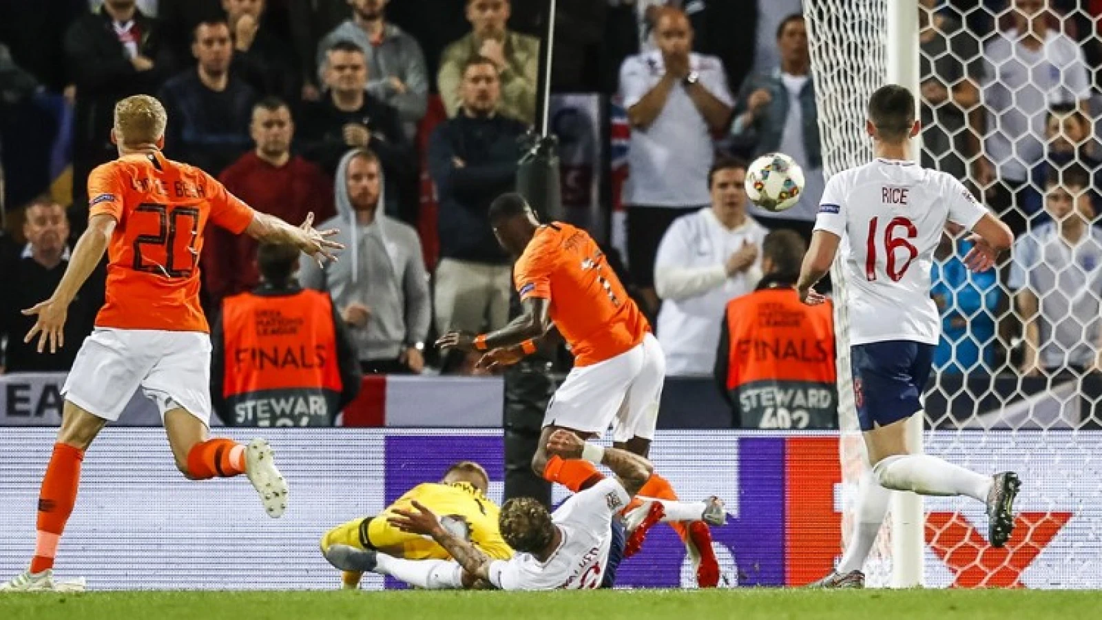 Oranje zonder Feyenoorders te sterk voor Engeland